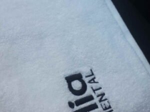 Serviette Personnalisée avec Broderie de Logo