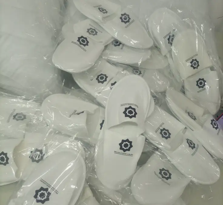 pantoufles d’hôtel.webp