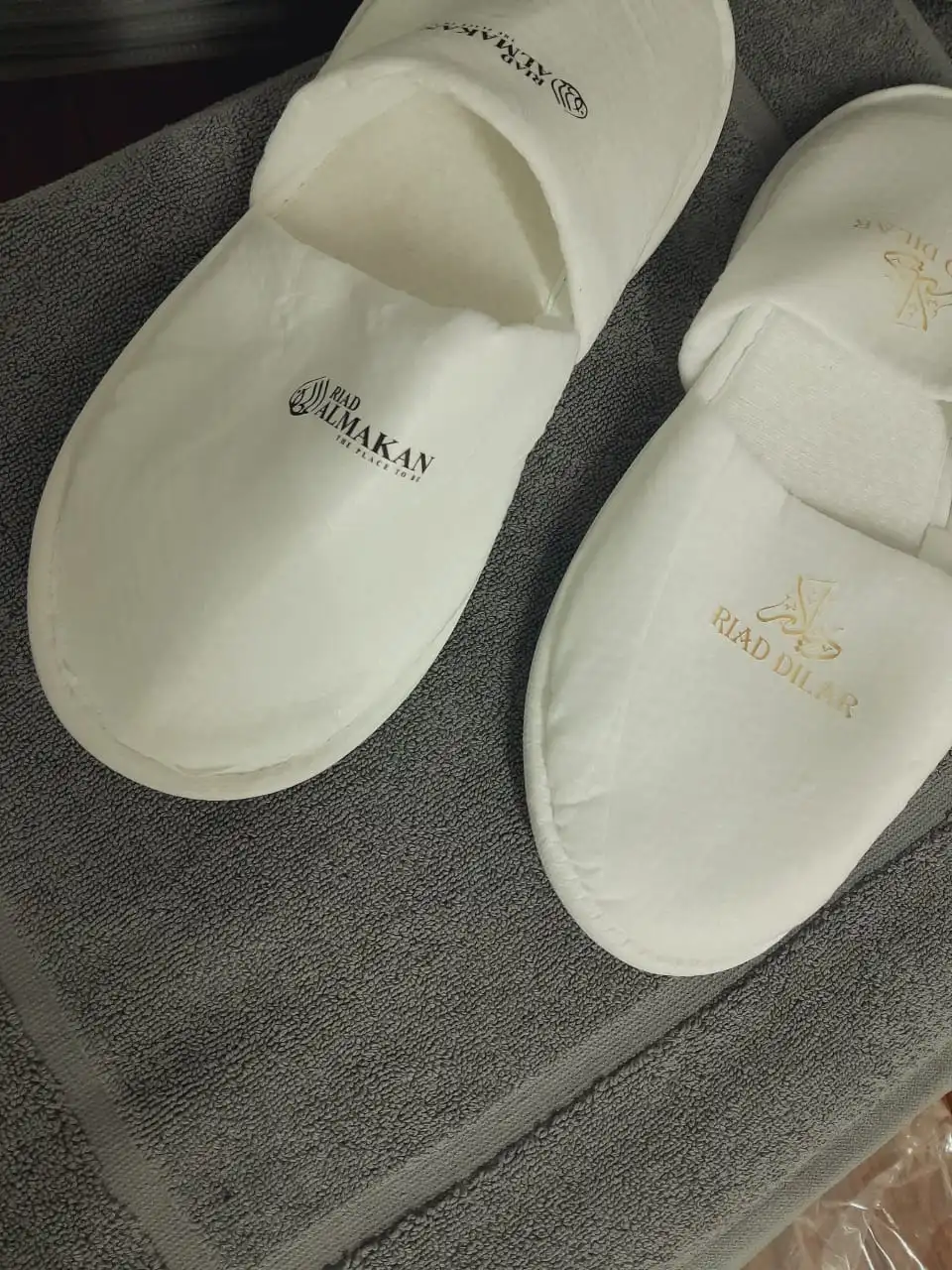 pantoufles et serviettes..webp